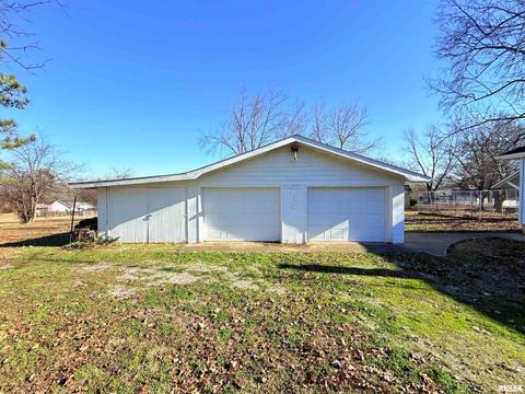 Tiny photo for 1708 Yew Street, Harrisburg, IL 62946 (MLS # EB460724)