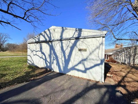 Tiny photo for 1708 Yew Street, Harrisburg, IL 62946 (MLS # EB460724)