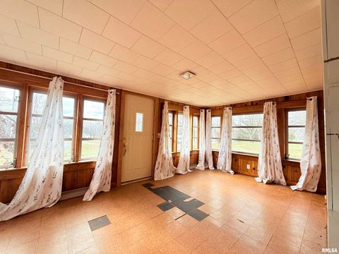 Tiny photo for 1708 Yew Street, Harrisburg, IL 62946 (MLS # EB460724)