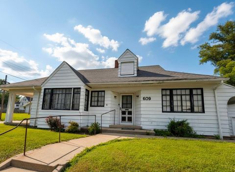 Photo of 609 Dubois Street, Lawrenceville, IL 62439 (MLS # 12672789)