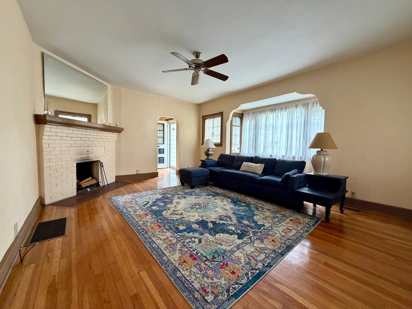 609 Dubois Street