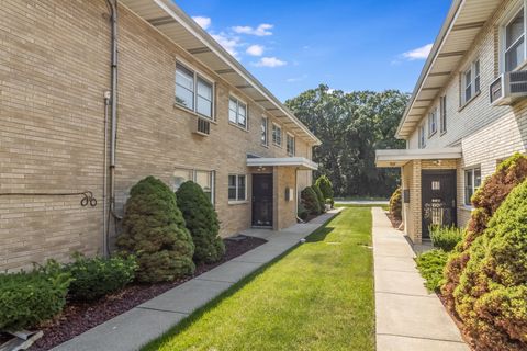 Tiny photo for 1241 La Grange Road #2R, La Grange Park, IL 60526 (MLS # 12529714)