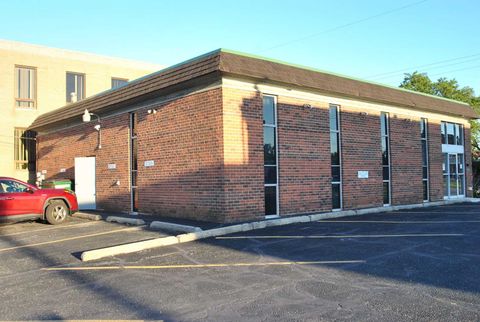 Tiny photo for 10540 W Cermak Road, Westchester, IL 60154 (MLS # 12567671)