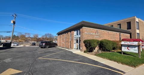 Tiny photo for 10540 W Cermak Road, Westchester, IL 60154 (MLS # 12567671)