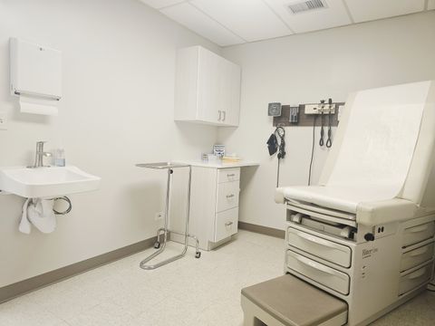 Tiny photo for 10540 W Cermak Road, Westchester, IL 60154 (MLS # 12567671)