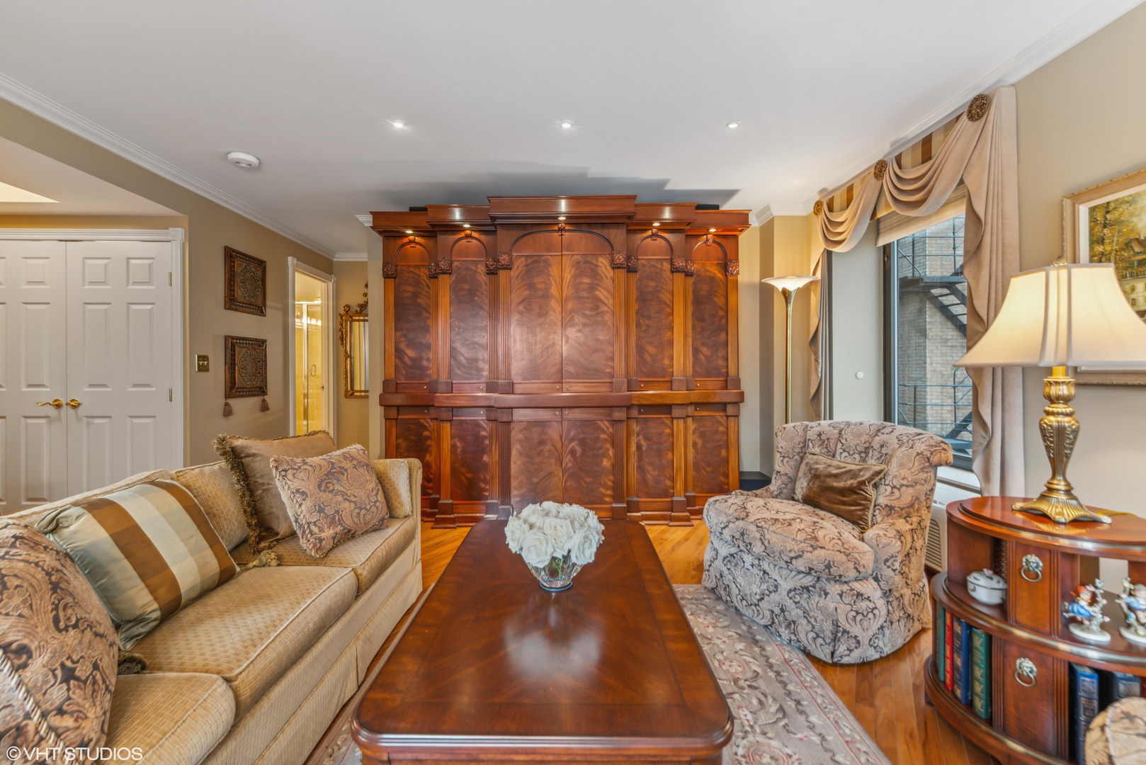 40 E Delaware Place 1304