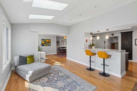 Tiny photo for 6831 N Kilpatrick Avenue, Lincolnwood, IL 60712 (MLS # 12575459)