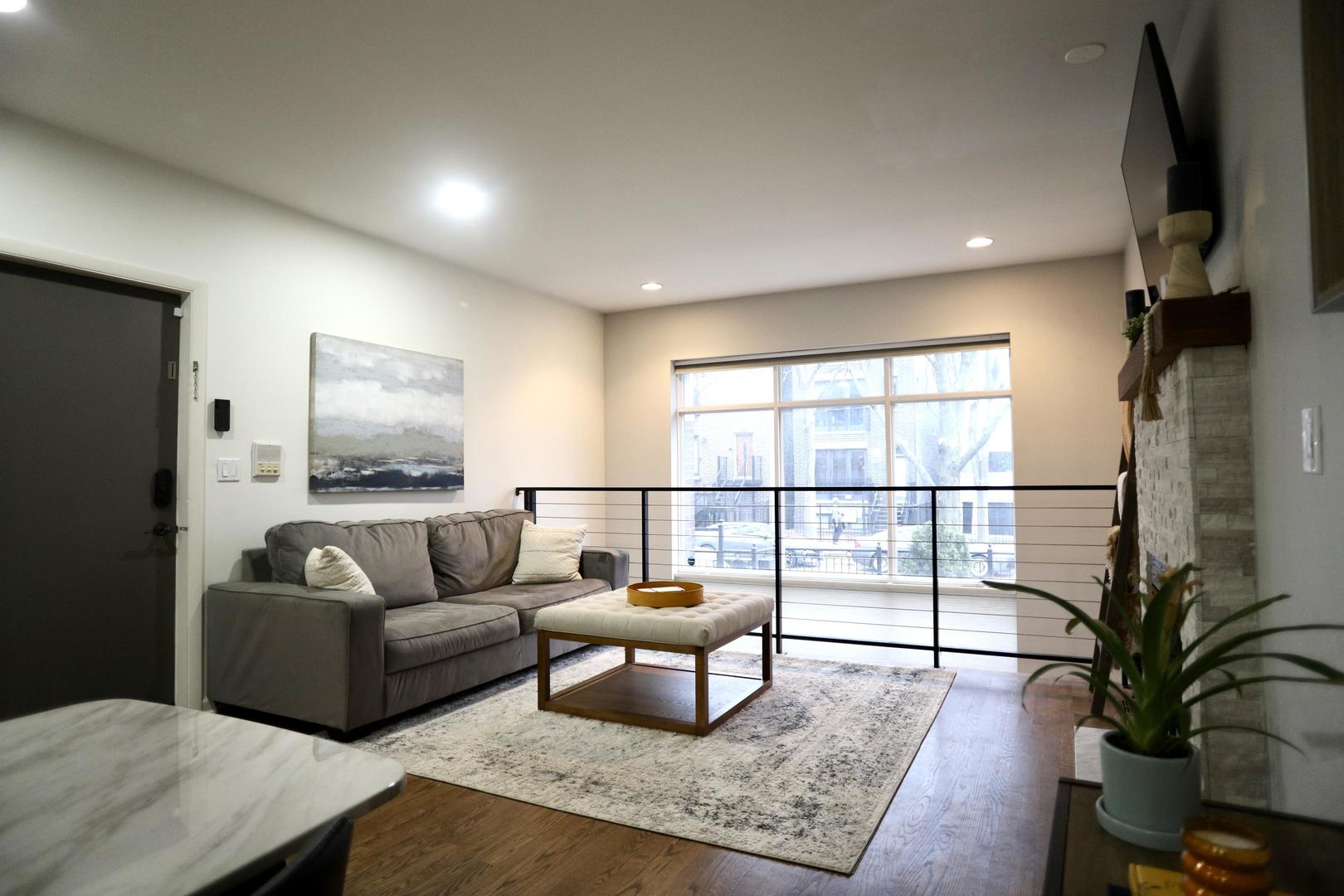 1509 N Artesian Avenue 1N