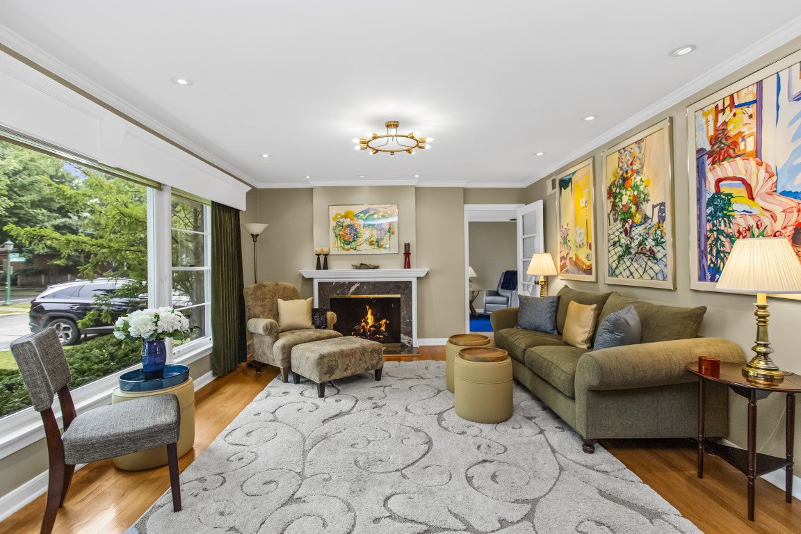 2761 Lincolnwood Drive