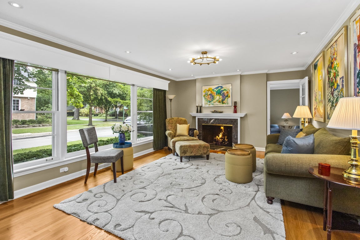 2761 Lincolnwood Drive