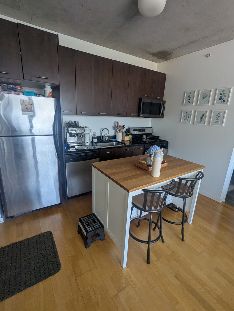 659 W Randolph Street 711