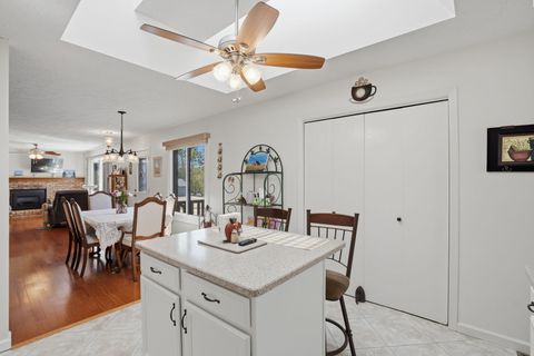 Tiny photo for 4706 Kynnelworth Drive #1, Bettendorf, IA 52722 (MLS # 12627374)