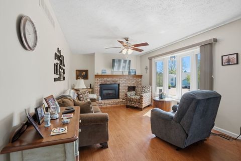 Tiny photo for 4706 Kynnelworth Drive #1, Bettendorf, IA 52722 (MLS # 12627374)