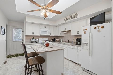 Tiny photo for 4706 Kynnelworth Drive #1, Bettendorf, IA 52722 (MLS # 12627374)