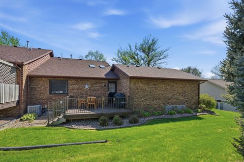 Tiny photo for 4706 Kynnelworth Drive #1, Bettendorf, IA 52722 (MLS # 12627374)