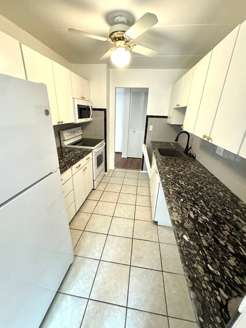 225 S Rohlwing Road 618