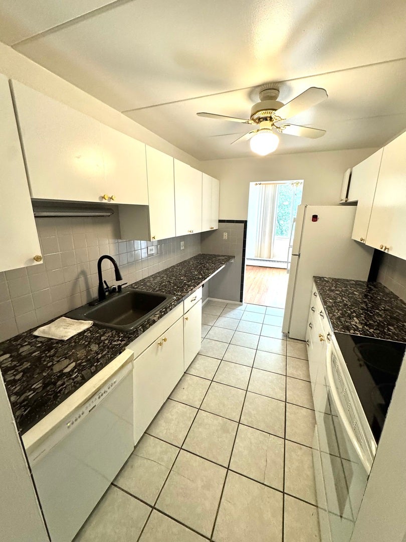 225 S Rohlwing Road 618