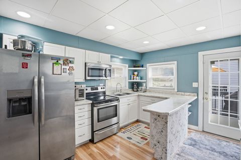 Tiny photo for 2707 Iowa Street, Davenport, IA 52803 (MLS # 12574684)