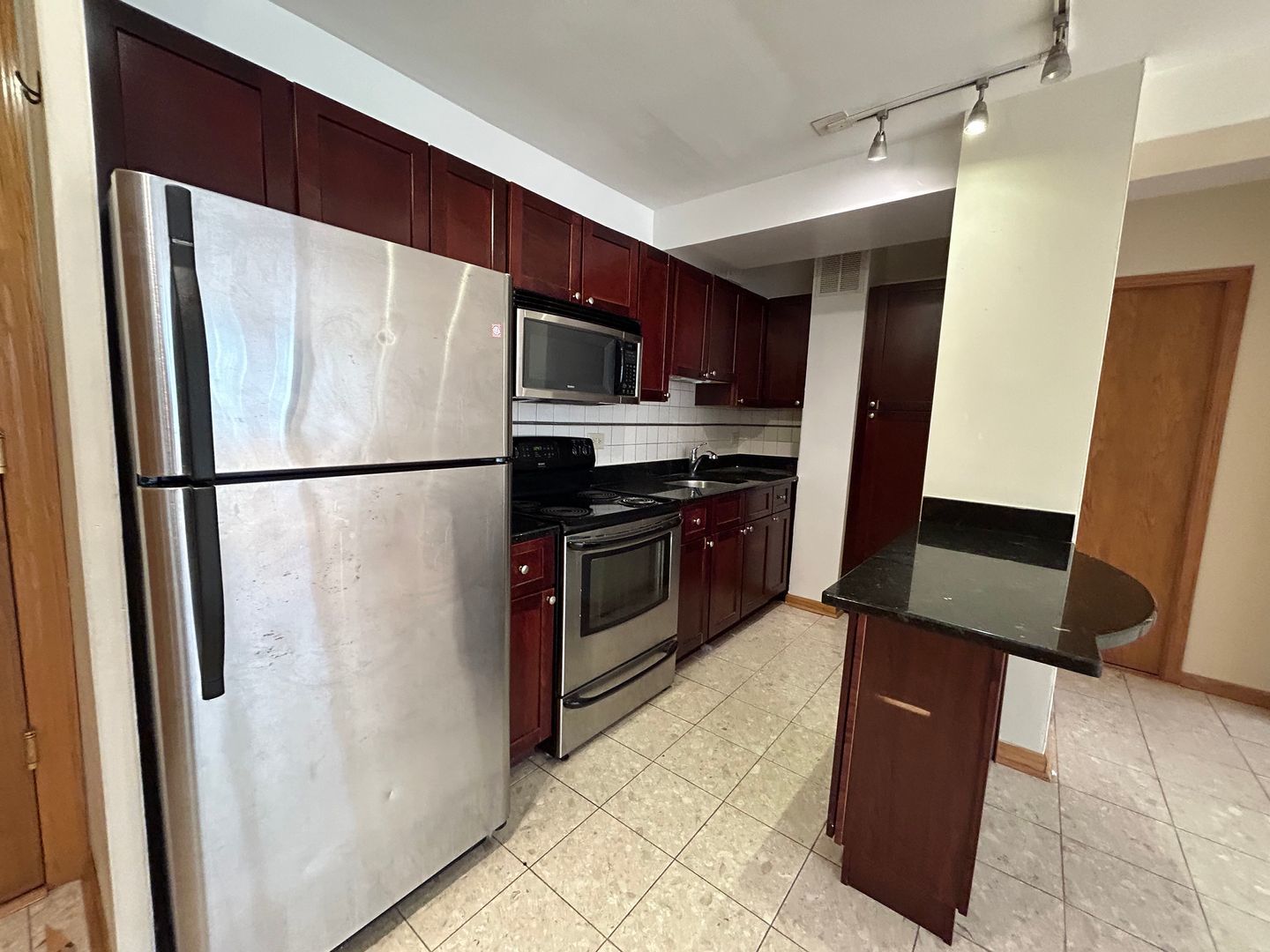 4180 N Marine Drive 1004