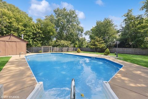 Tiny photo for 6001 Wolf Road, La Grange Highlands, IL 60525 (MLS # 12420078)