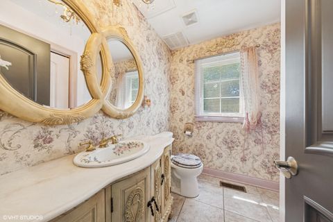 Tiny photo for 6001 Wolf Road, La Grange Highlands, IL 60525 (MLS # 12420078)