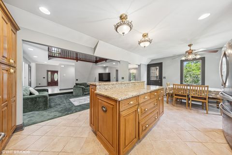 Tiny photo for 6001 Wolf Road, La Grange Highlands, IL 60525 (MLS # 12420078)