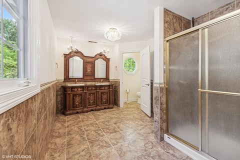 Tiny photo for 6001 Wolf Road, La Grange Highlands, IL 60525 (MLS # 12420078)