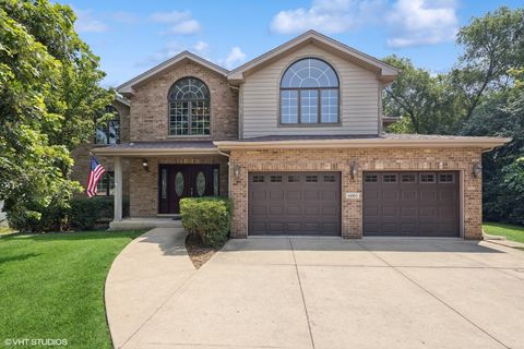 Photo of 6001 Wolf Road, La Grange Highlands, IL 60525 (MLS # 12420078)