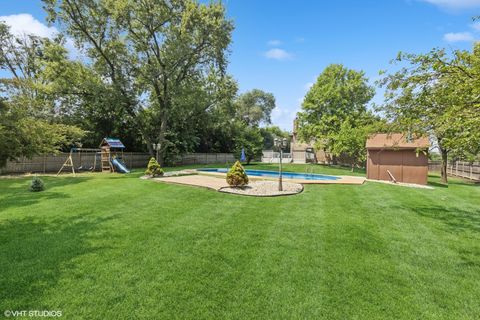 Tiny photo for 6001 Wolf Road, La Grange Highlands, IL 60525 (MLS # 12420078)