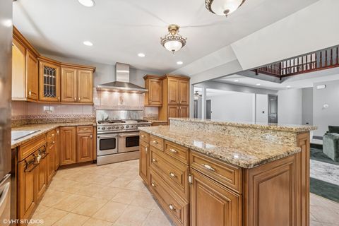 Tiny photo for 6001 Wolf Road, La Grange Highlands, IL 60525 (MLS # 12420078)