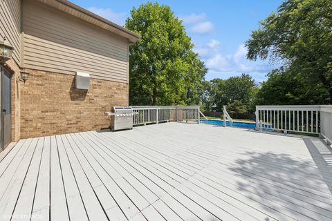 Tiny photo for 6001 Wolf Road, La Grange Highlands, IL 60525 (MLS # 12420078)