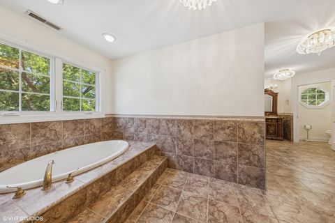 Tiny photo for 6001 Wolf Road, La Grange Highlands, IL 60525 (MLS # 12420078)