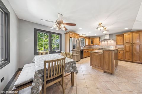 Tiny photo for 6001 Wolf Road, La Grange Highlands, IL 60525 (MLS # 12420078)