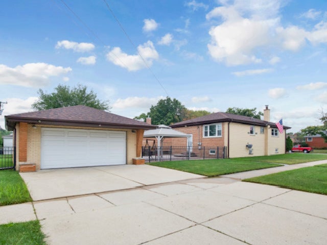 8901 S 49th Court