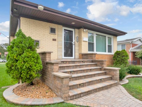 Photo of 8901 S 49th Court, Oak Lawn, IL 60453 (MLS # 12770118)
