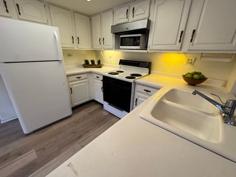 Tiny photo for 1974 Wexford Circle #123, Wheaton, IL 60189 (MLS # 12513071)