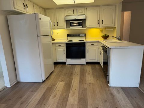 Tiny photo for 1974 Wexford Circle #123, Wheaton, IL 60189 (MLS # 12513071)