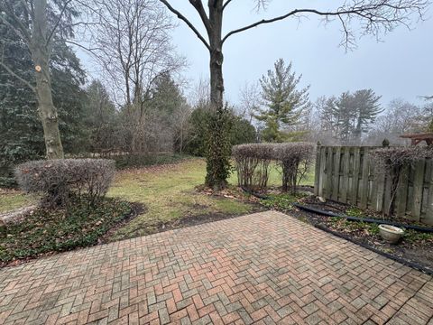 Tiny photo for 1974 Wexford Circle #123, Wheaton, IL 60189 (MLS # 12513071)