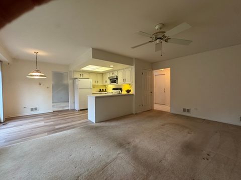 Tiny photo for 1974 Wexford Circle #123, Wheaton, IL 60189 (MLS # 12513071)