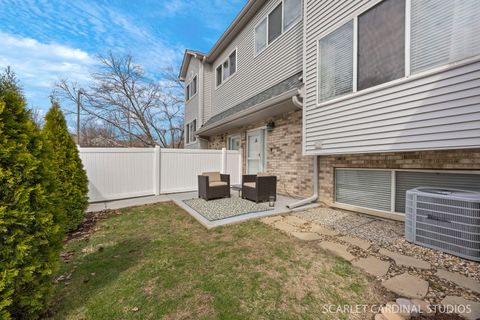 Tiny photo for 291 Park Ridge Lane #A, Aurora, IL 60504 (MLS # 12601812)
