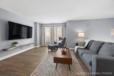 Tiny photo for 291 Park Ridge Lane #A, Aurora, IL 60504 (MLS # 12601812)