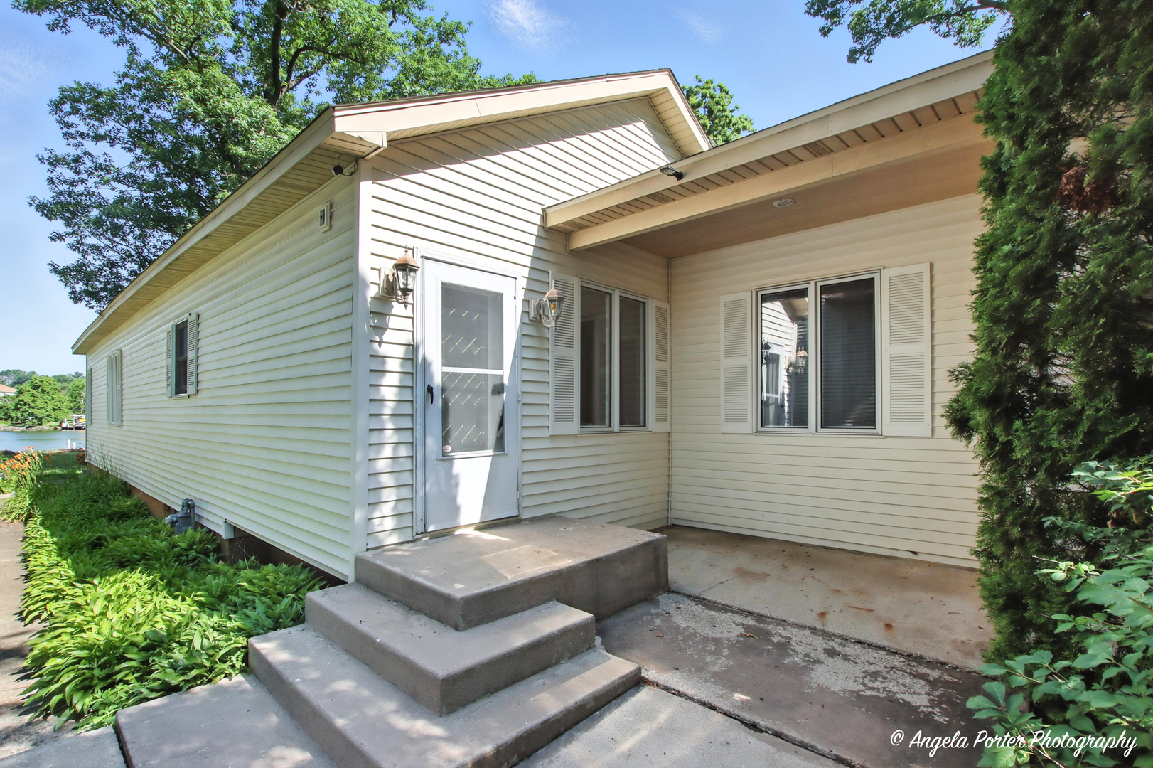 1803 N WOODLAWN PARK Avenue