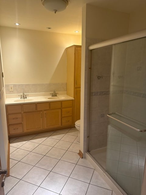 Tiny photo for 5721 CIRCLE Drive #304, Oak Lawn, IL 60453 (MLS # 12784427)