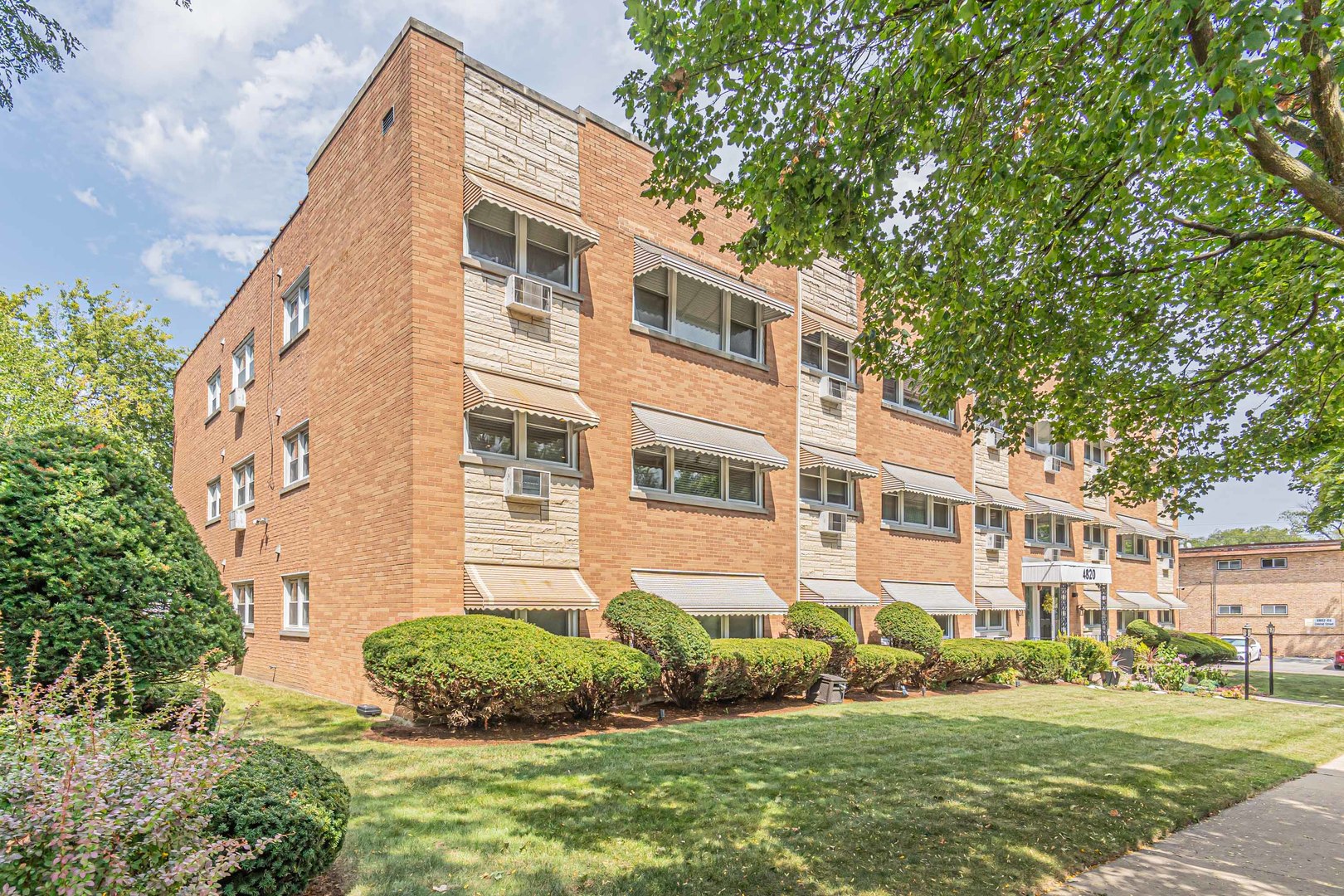 View Skokie, IL 60077 condo