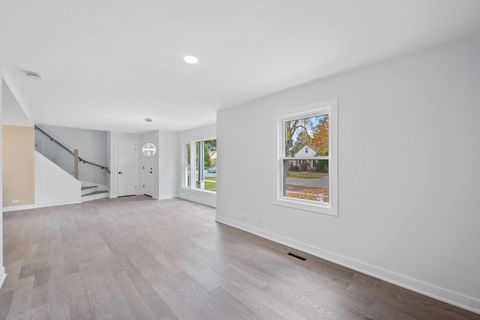 Tiny photo for 406 N Elm Street, Mount Prospect, IL 60056 (MLS # 12508799)