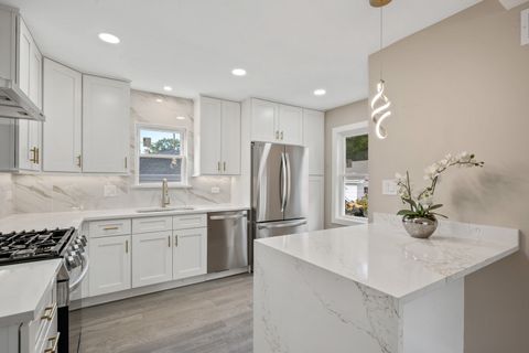 Tiny photo for 406 N Elm Street, Mount Prospect, IL 60056 (MLS # 12508799)