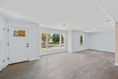 Tiny photo for 406 N Elm Street, Mount Prospect, IL 60056 (MLS # 12508799)