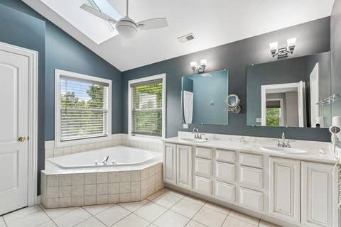 Tiny photo for 5 Park Place Circle, Hawthorn Woods, IL 60047 (MLS # 12463947)