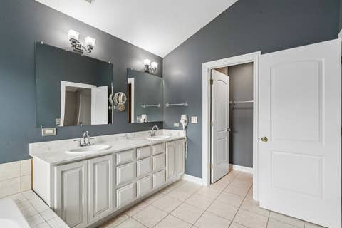 Tiny photo for 5 Park Place Circle, Hawthorn Woods, IL 60047 (MLS # 12463947)