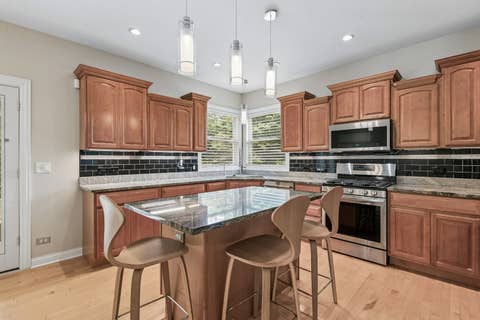 Tiny photo for 5 Park Place Circle, Hawthorn Woods, IL 60047 (MLS # 12463947)